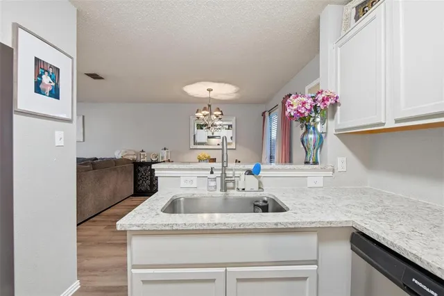 a view of a parking area