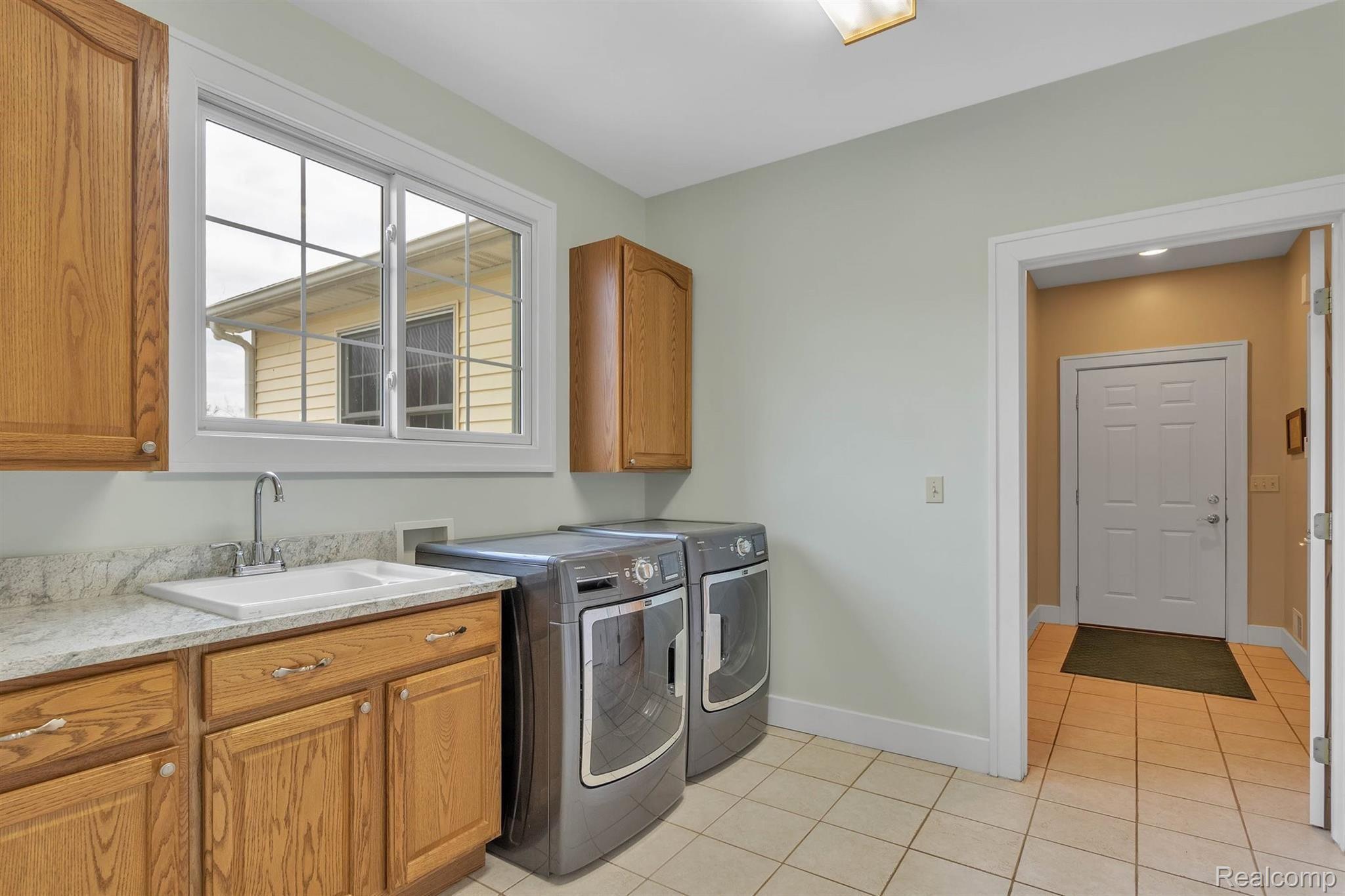 5275 Dansville Road Stockbridge, MI 49285 - Photo 28 of 85 Large laundry room
