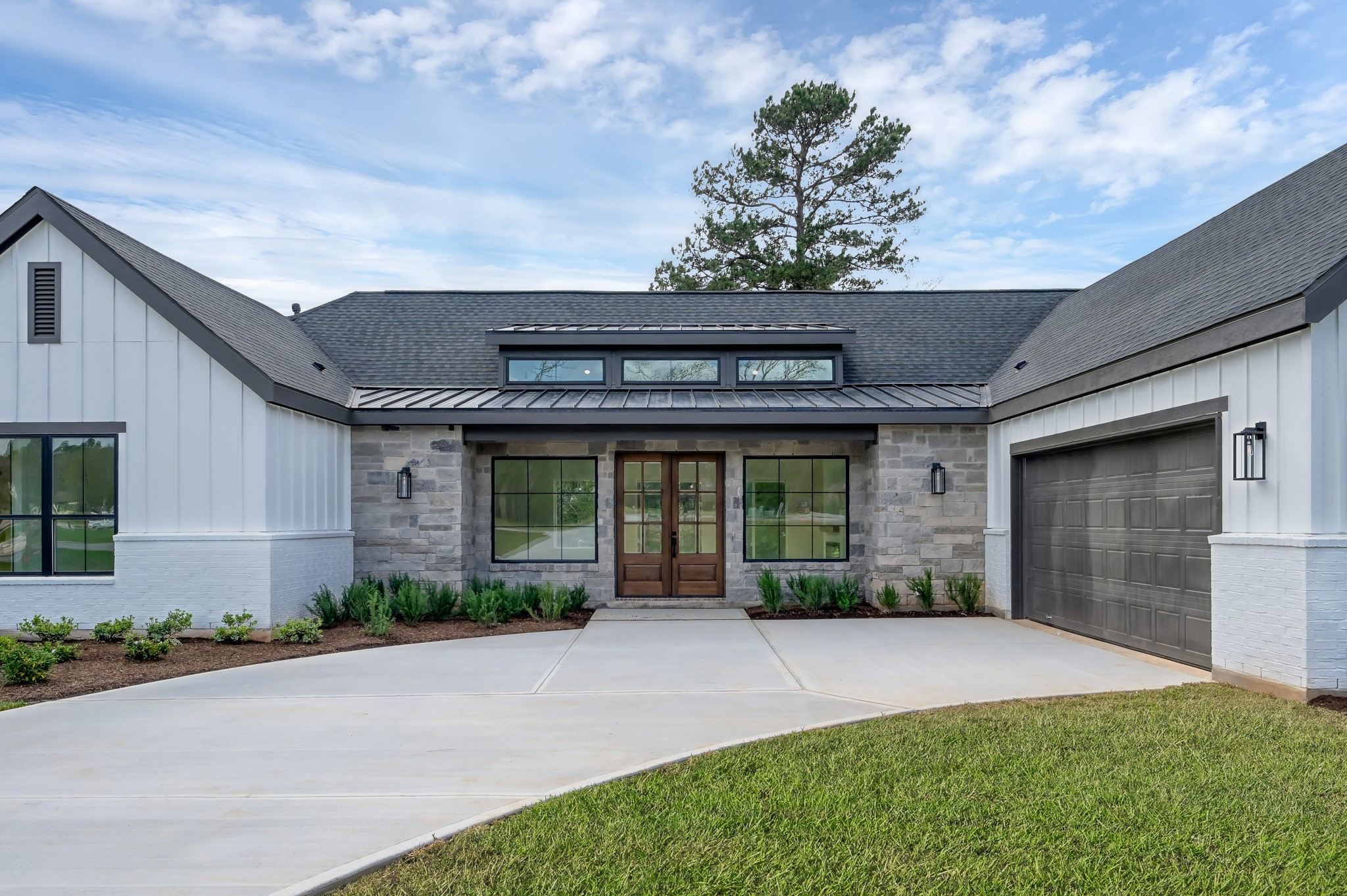 14742 Turquoise Trail Willis, TX 77378 - Photo 2 of 48 a front view of a house with garden
