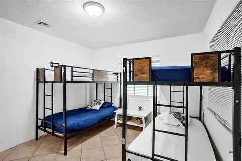 a view of a hallway with windows and entryway