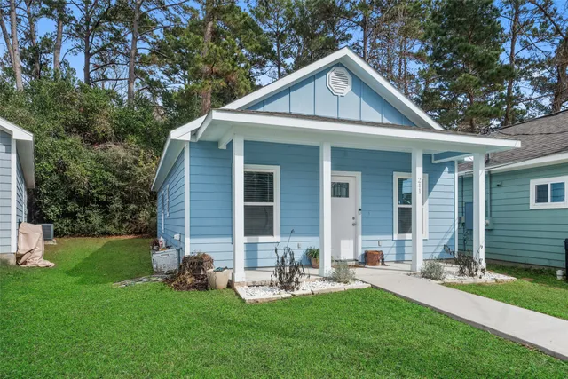 a front view of house with yard and green space