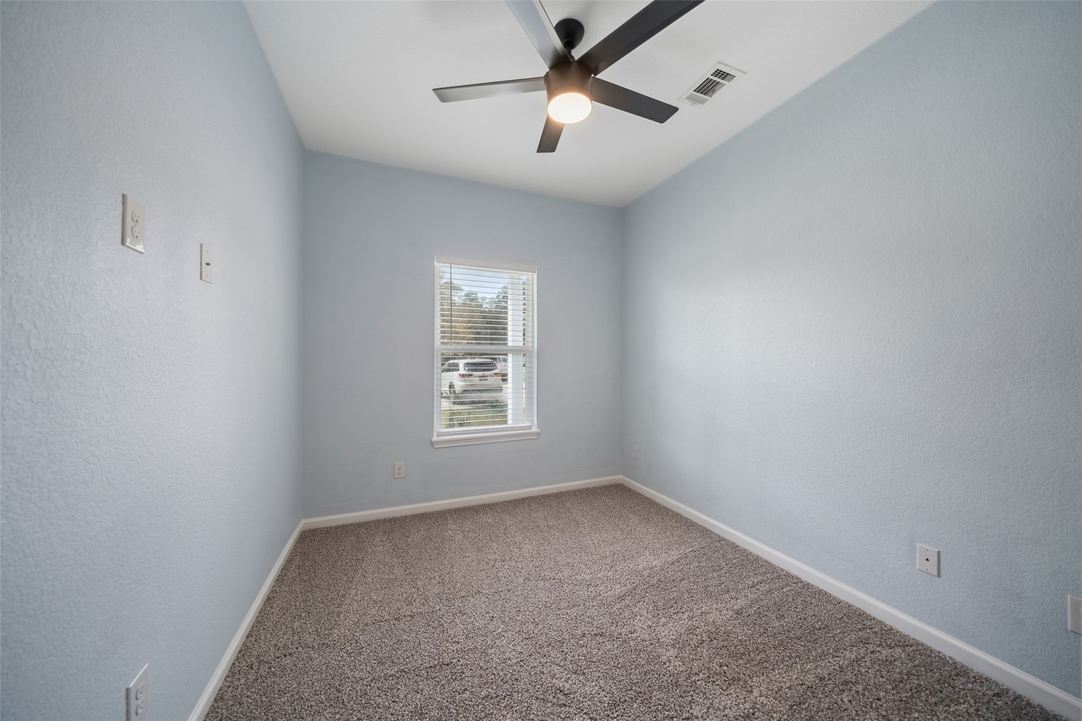 241 Ridgeside Court Montgomery, TX 77316 - Photo 24 of 30 a view of empty room with ceiling fan