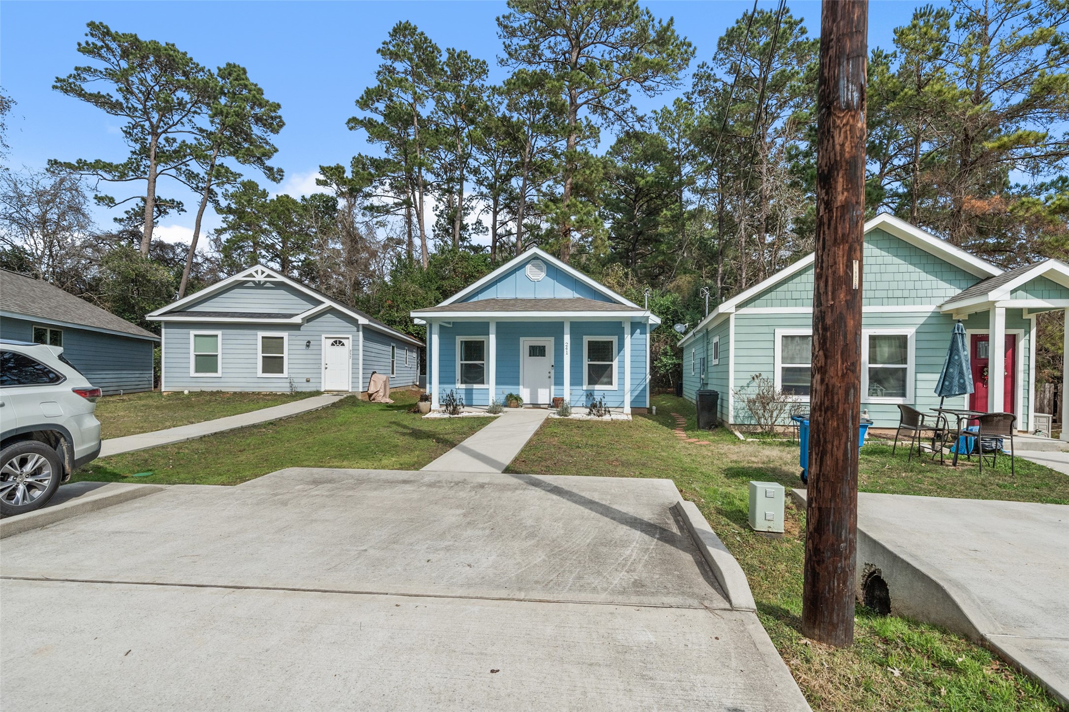 241 Ridgeside Court Montgomery, TX 77316 - Photo 3 of 30 a view of house with outdoor space and view of house