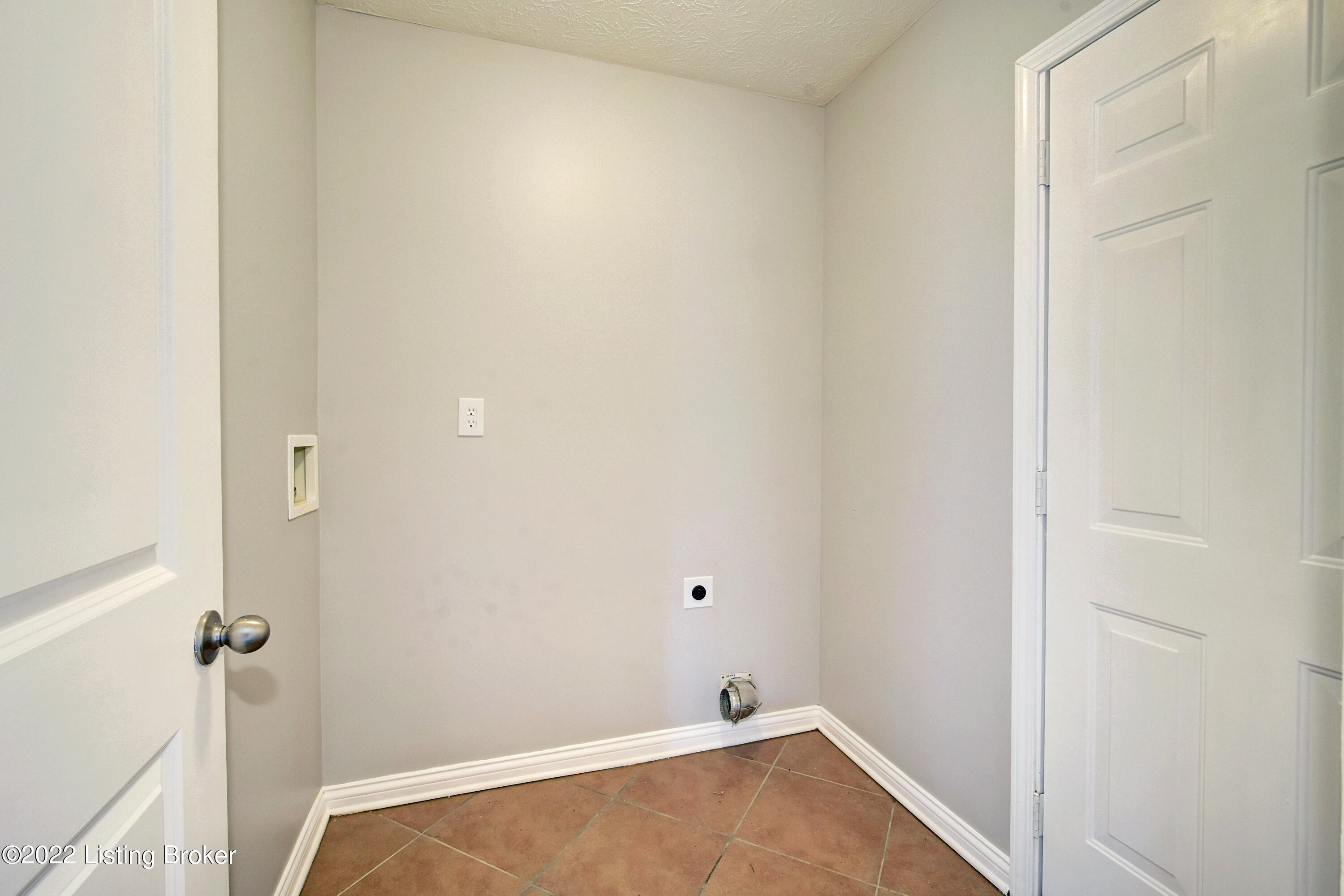 9819 Brooks Bend Road Louisville, KY 40258 - Photo 10 of 27 _DSC9963_5_6