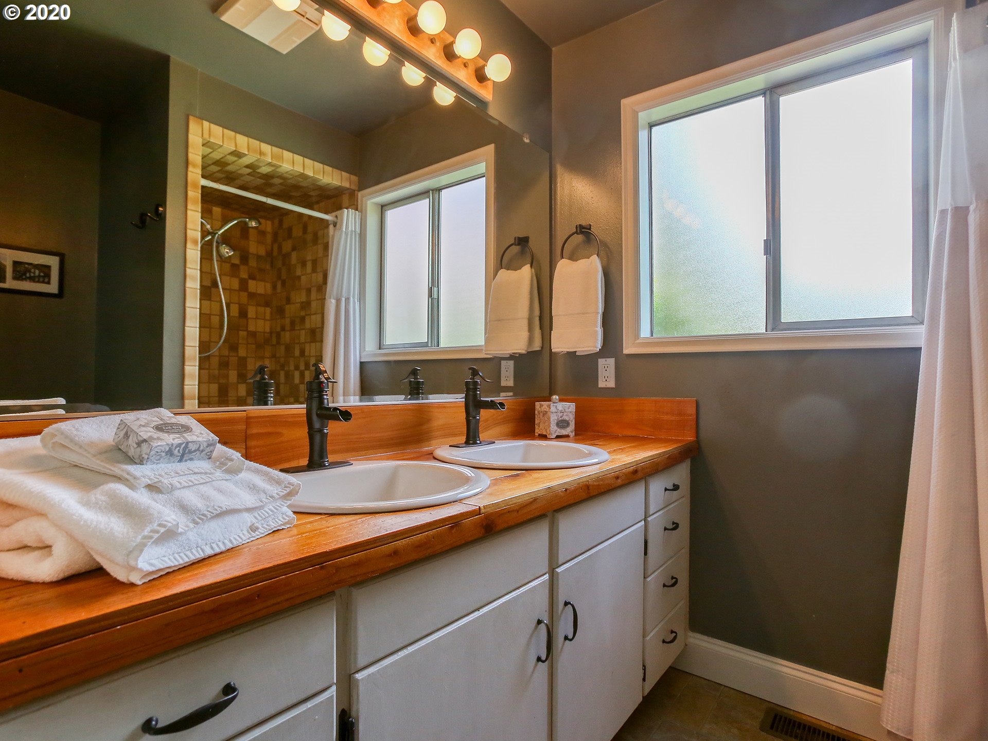 5939 Southwest Taylors Ferry Road Portland, OR 97219 - Photo 16 of 32 Gallery Image 16