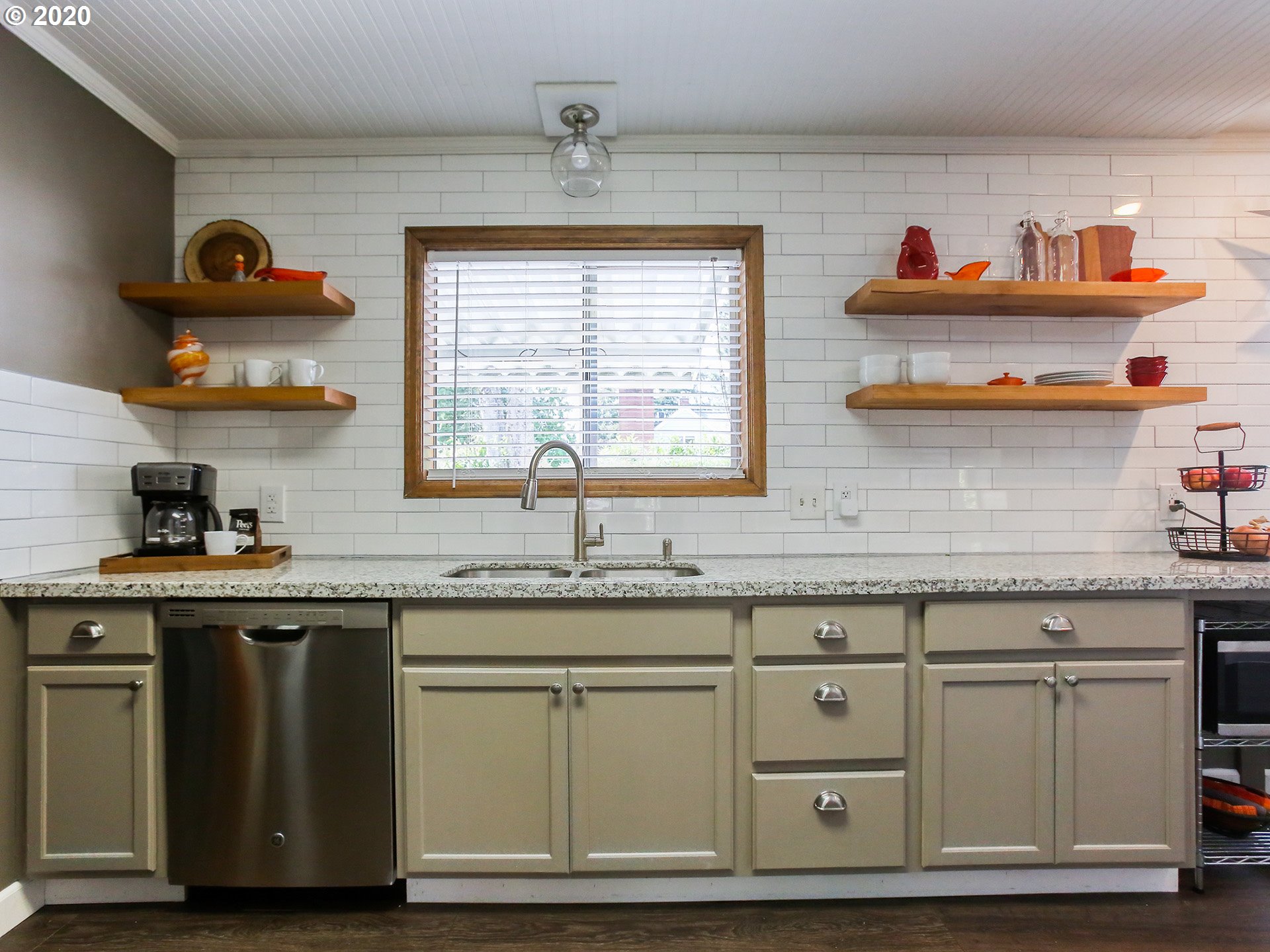 5939 Southwest Taylors Ferry Road Portland, OR 97219 - Photo 7 of 32 Gallery Image 7
