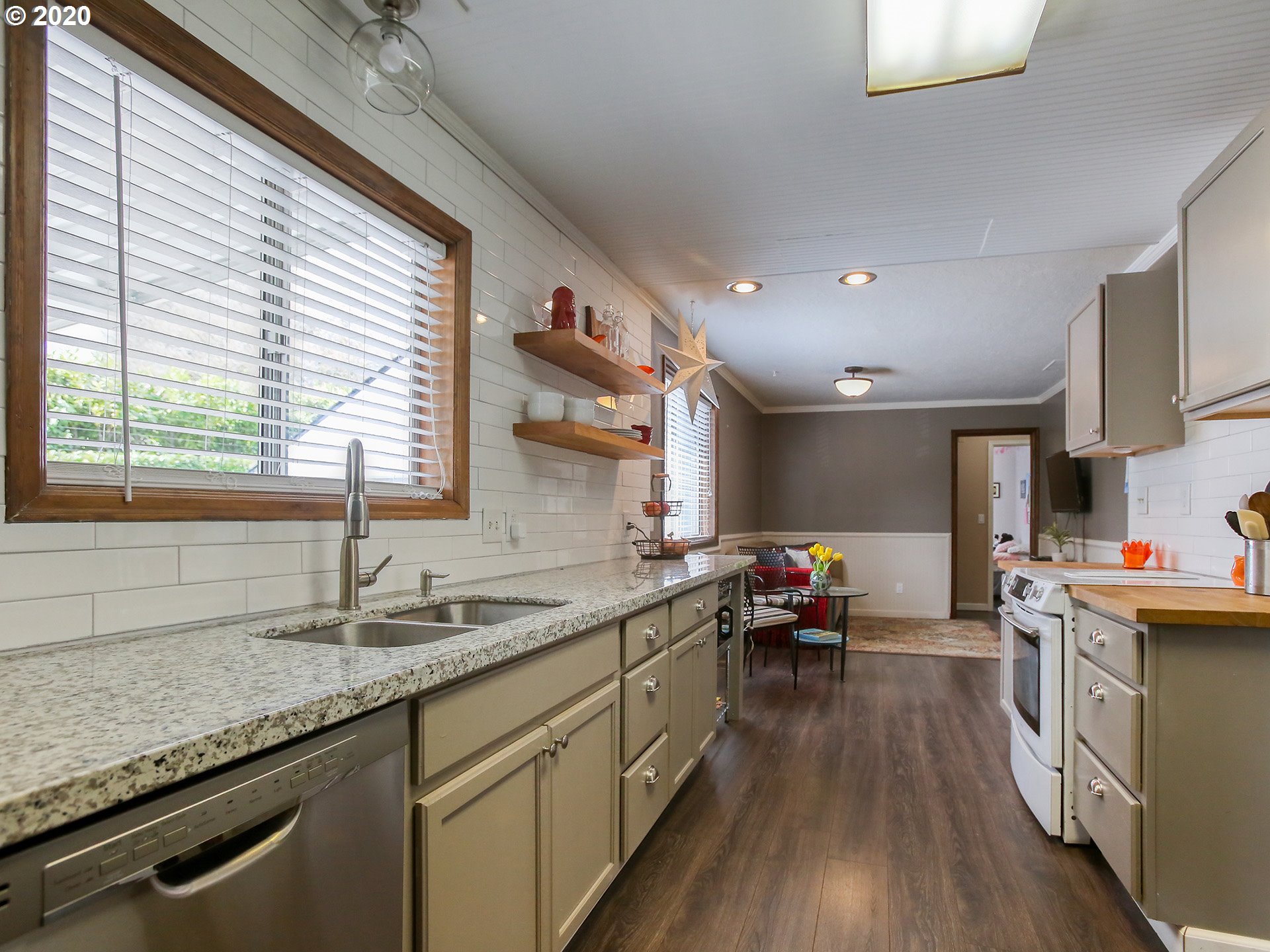 5939 Southwest Taylors Ferry Road Portland, OR 97219 - Photo 8 of 32 Gallery Image 8