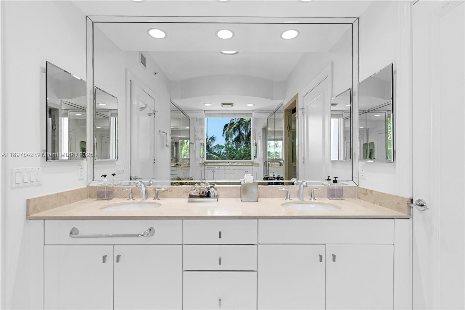 727 Crandon Boulevard, Unit 401 Key Biscayne, FL 33149 - Photo 21 of 57