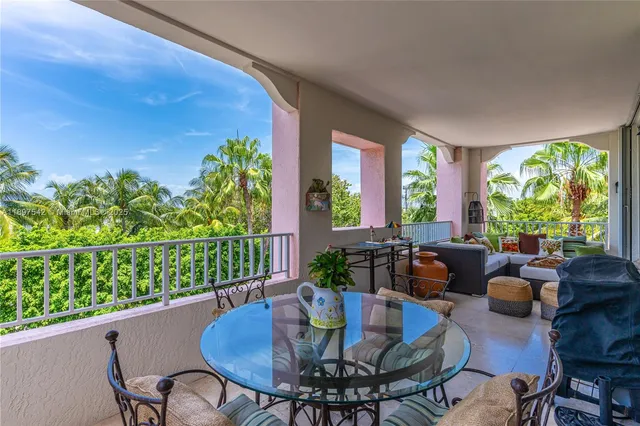 $2,870,000 | 727 Crandon Boulevard, Unit 401, Key Biscayne, FL 33149