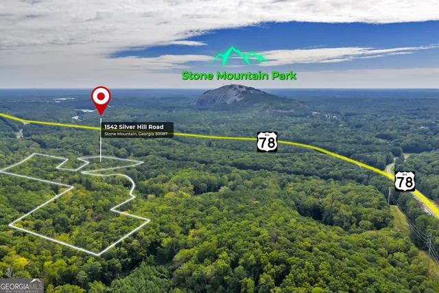 a view of a tennis court