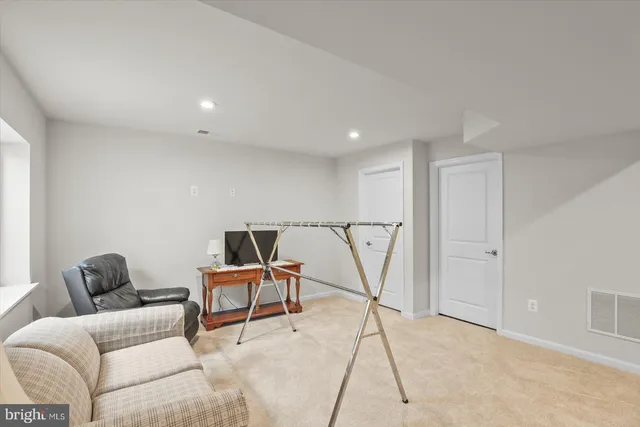 a front view of house with yard