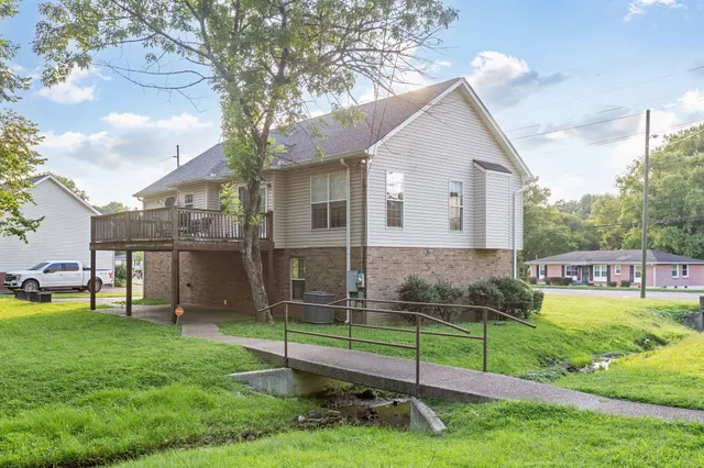 a view of a livingroom with furniture