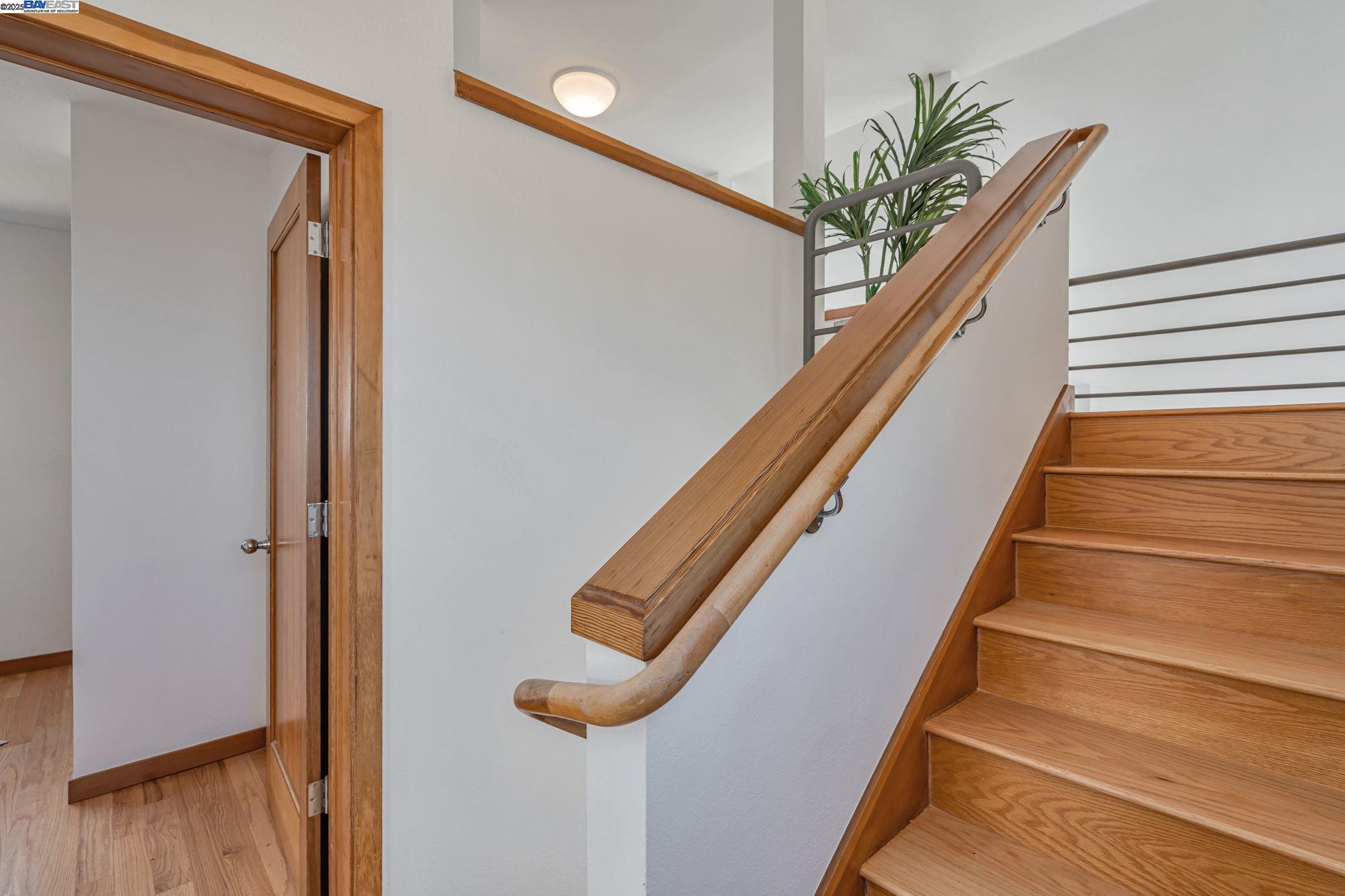 1522 Grand View Drive Berkeley, CA 94705 - Photo 21 of 56