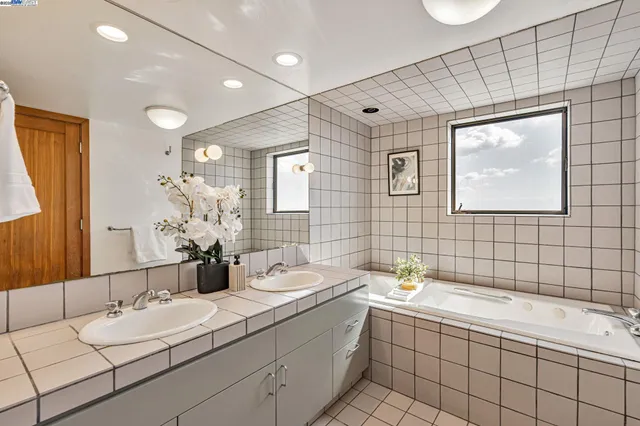 $1,895,000 | 1522 Grand View Drive, Berkeley, CA 94705