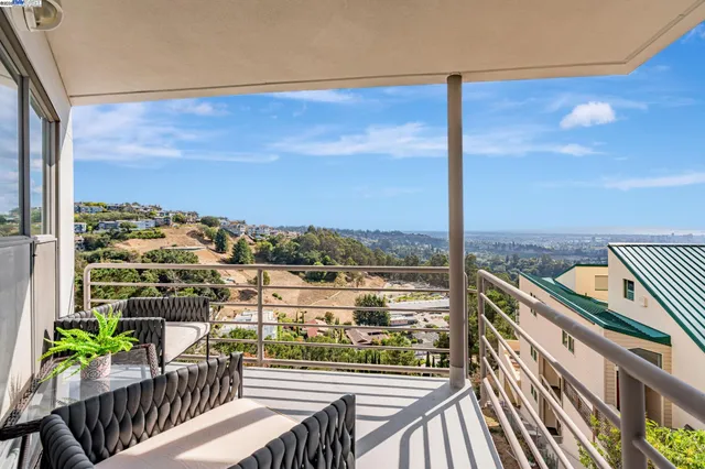 $1,895,000 | 1522 Grand View Drive, Berkeley, CA 94705
