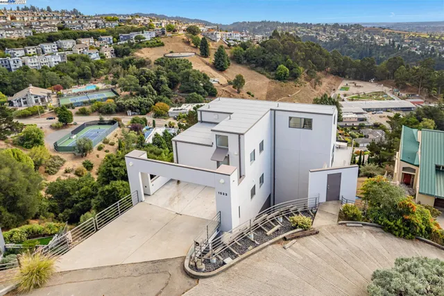 $1,895,000 | 1522 Grand View Drive, Berkeley, CA 94705