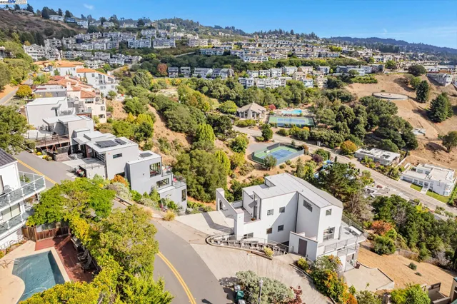 $1,895,000 | 1522 Grand View Drive, Berkeley, CA 94705