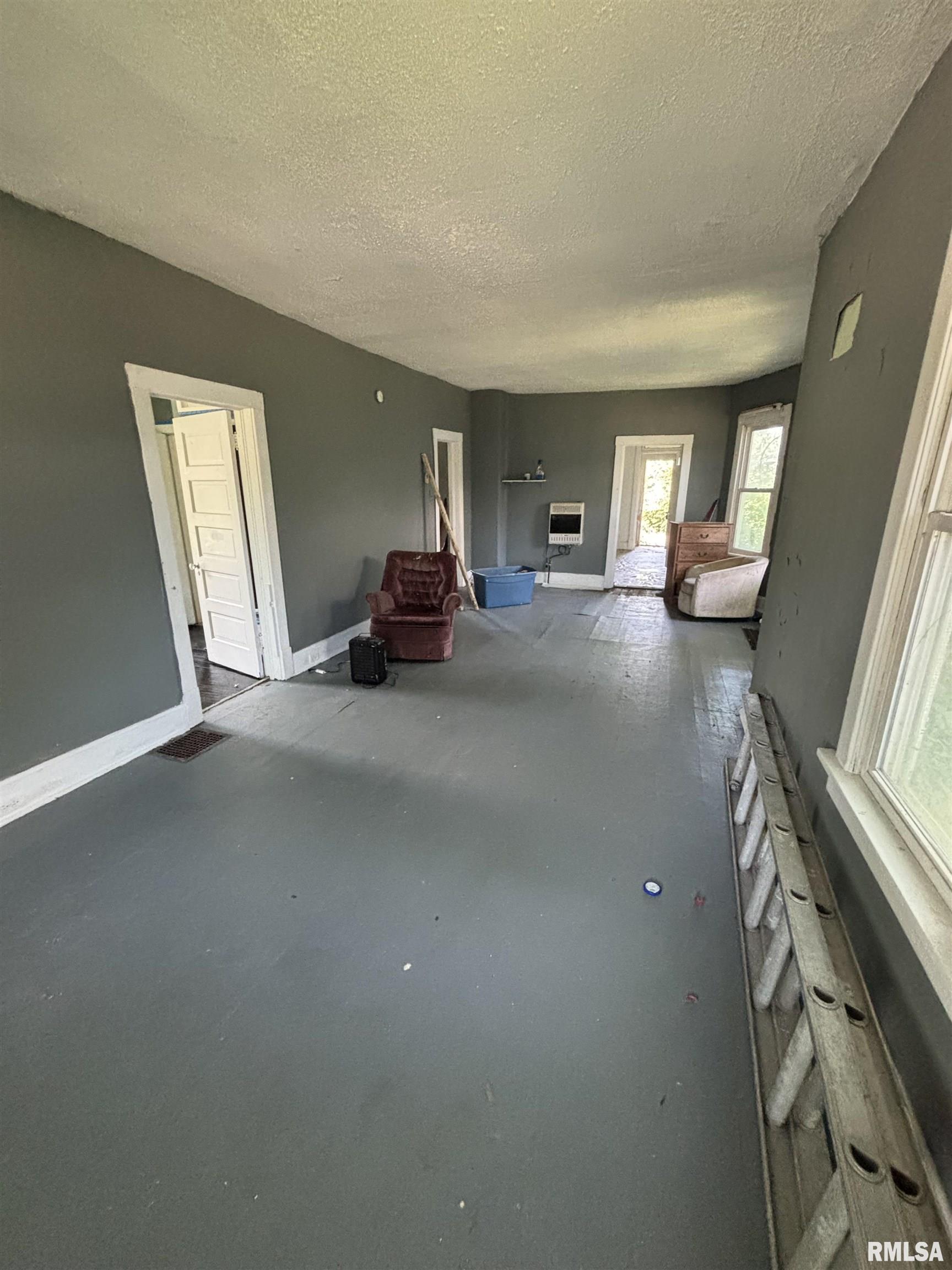 205 2nd Street South Pekin, IL 61564 - Photo 12 of 41