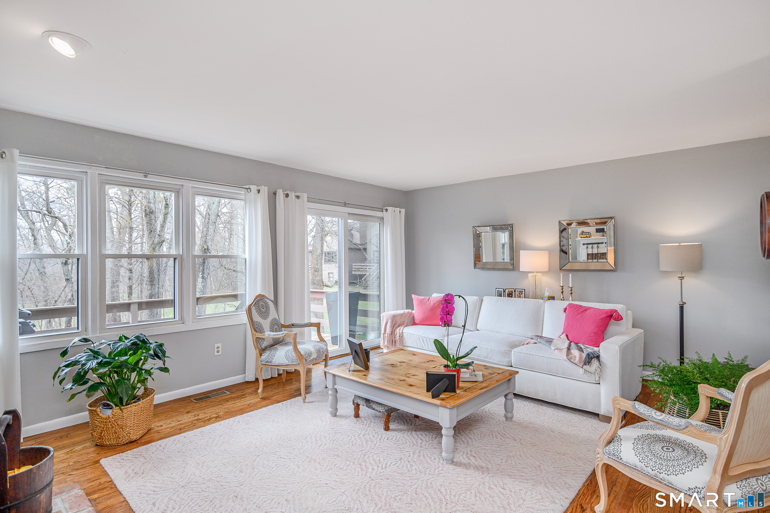6 Echowoods Circle, Unit 6 Monroe, CT 06468 - Photo 8 of 25 a living room with furniture and a potted plant