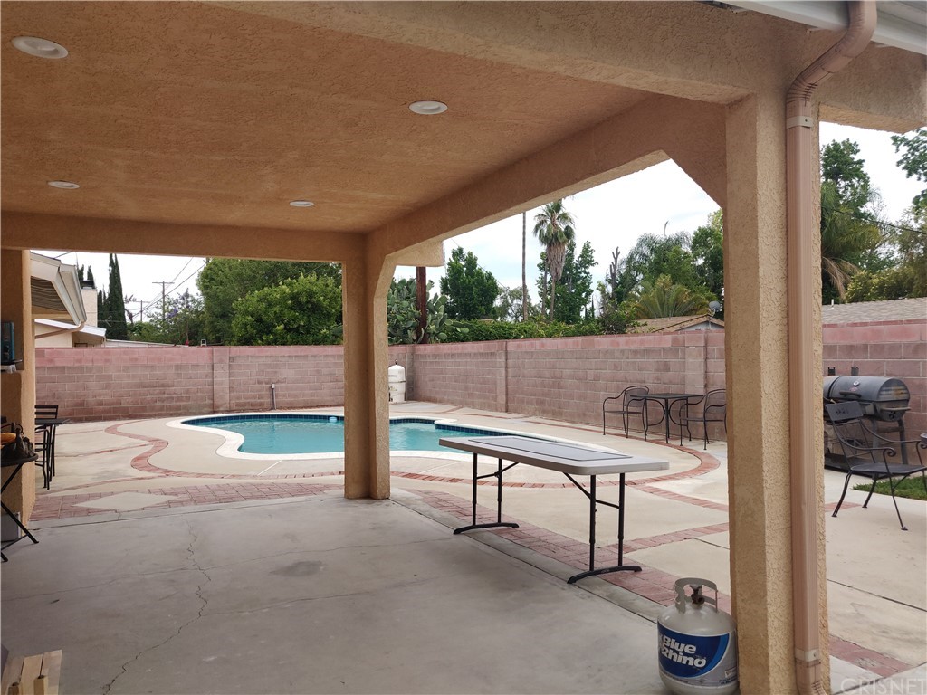 20610 Gresham Street Winnetka, CA 91306 - Photo 25 of 33 a bench sitting in middle of a yard