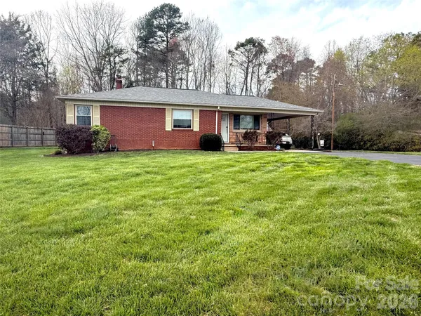 $299,900 | 2841 20th Street Northeast, Hickory, NC 28601