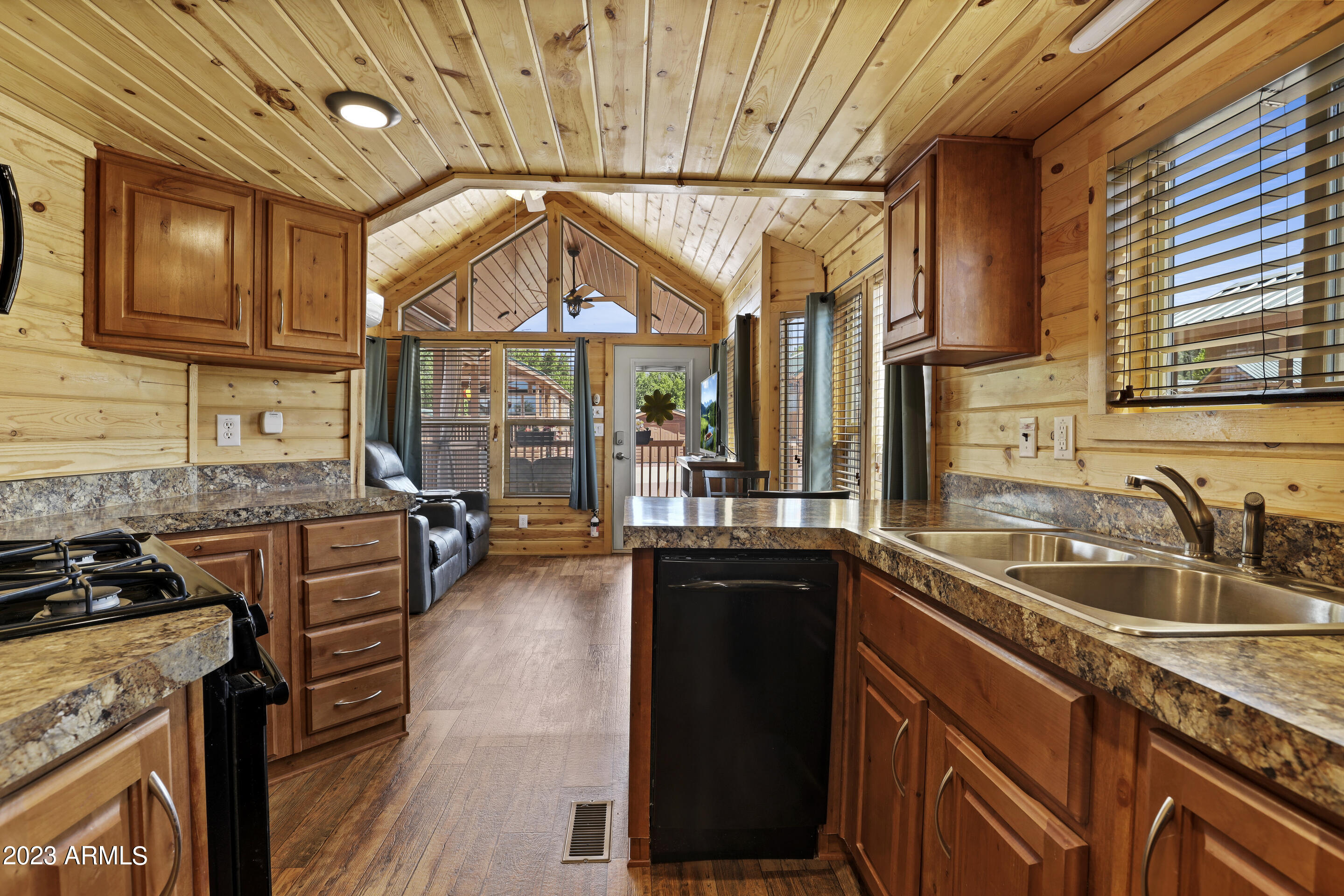 3500 Old County Road, Unit 20 Pine, AZ 85544 - Photo 9 of 27 Kitchen (2)