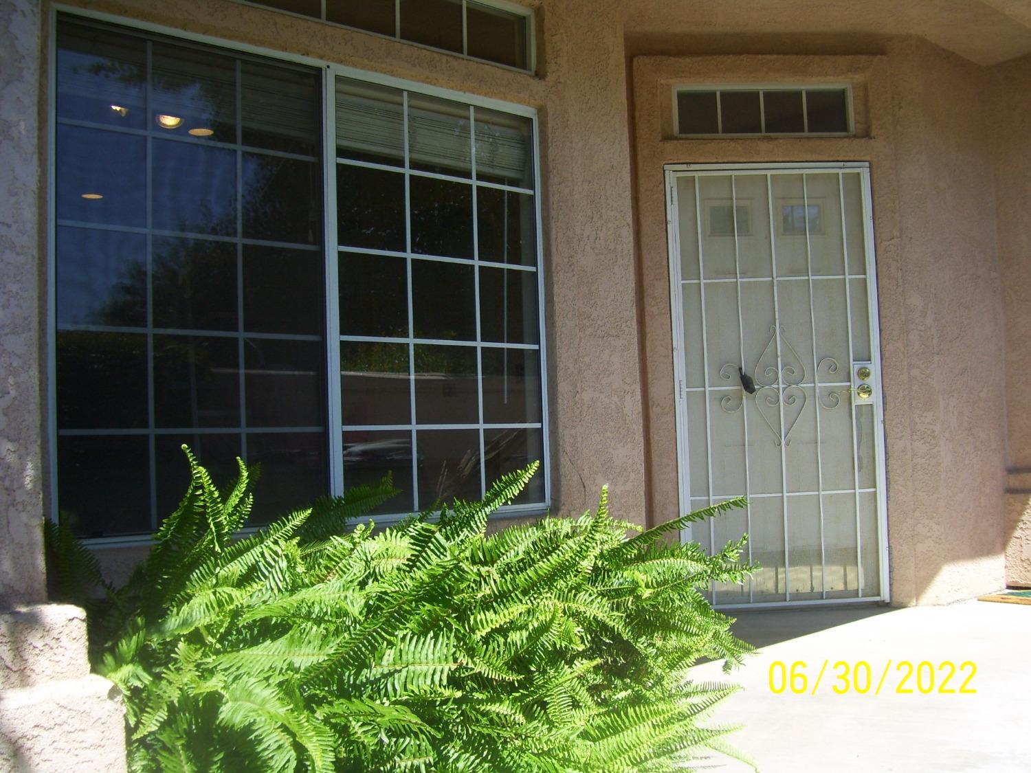 114 Twins Court Reedley, CA 93654 - Photo 2 of 25 Gallery Image 2