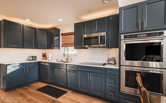 $1,100,000 | 143 North Bridge Lane, La Follette, TN 37766