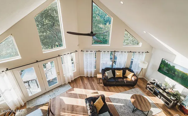 $1,100,000 | 143 North Bridge Lane, La Follette, TN 37766