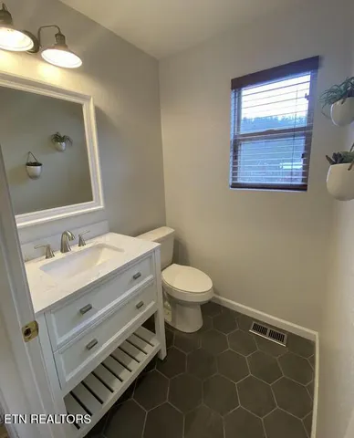 $1,100,000 | 143 North Bridge Lane, La Follette, TN 37766