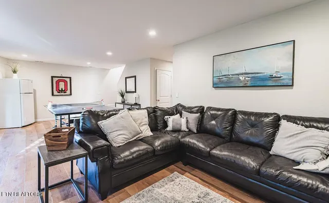 $1,100,000 | 143 North Bridge Lane, La Follette, TN 37766