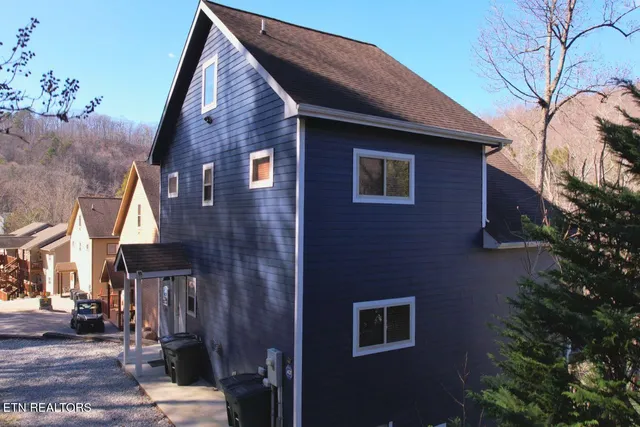 $1,100,000 | 143 North Bridge Lane, La Follette, TN 37766