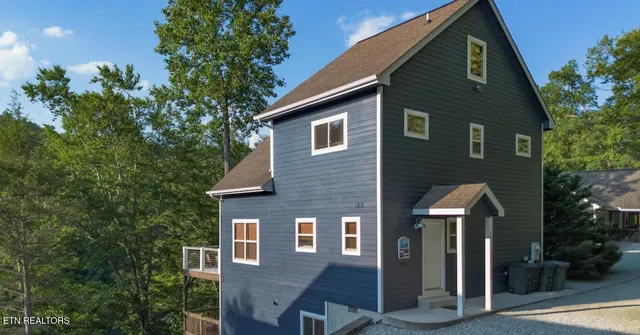 $1,100,000 | 143 North Bridge Lane, La Follette, TN 37766