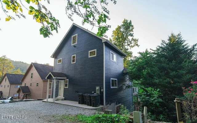 $1,100,000 | 143 North Bridge Lane, La Follette, TN 37766