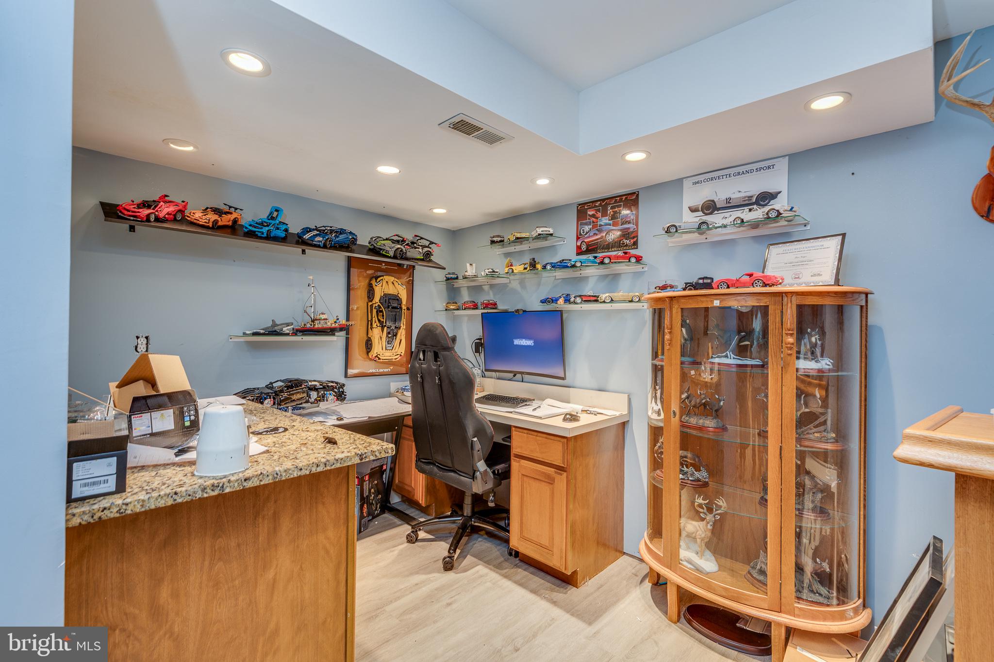 420 Tuckerton Road Medford, NJ 08055 - Photo 41 of 47 Creative workspace with model displays.