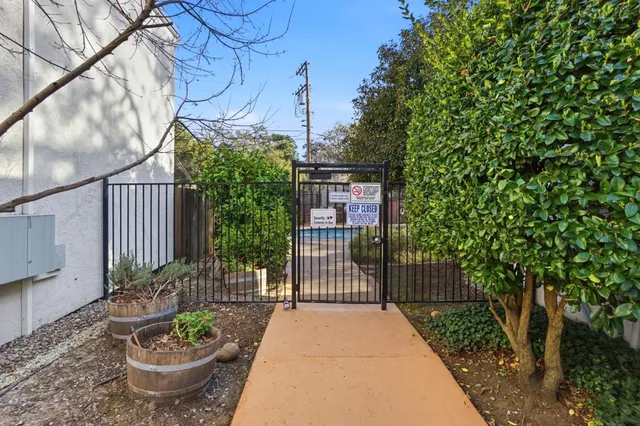 $439,000 | 1411 Creekside Drive, Unit 2, Walnut Creek, CA 94596