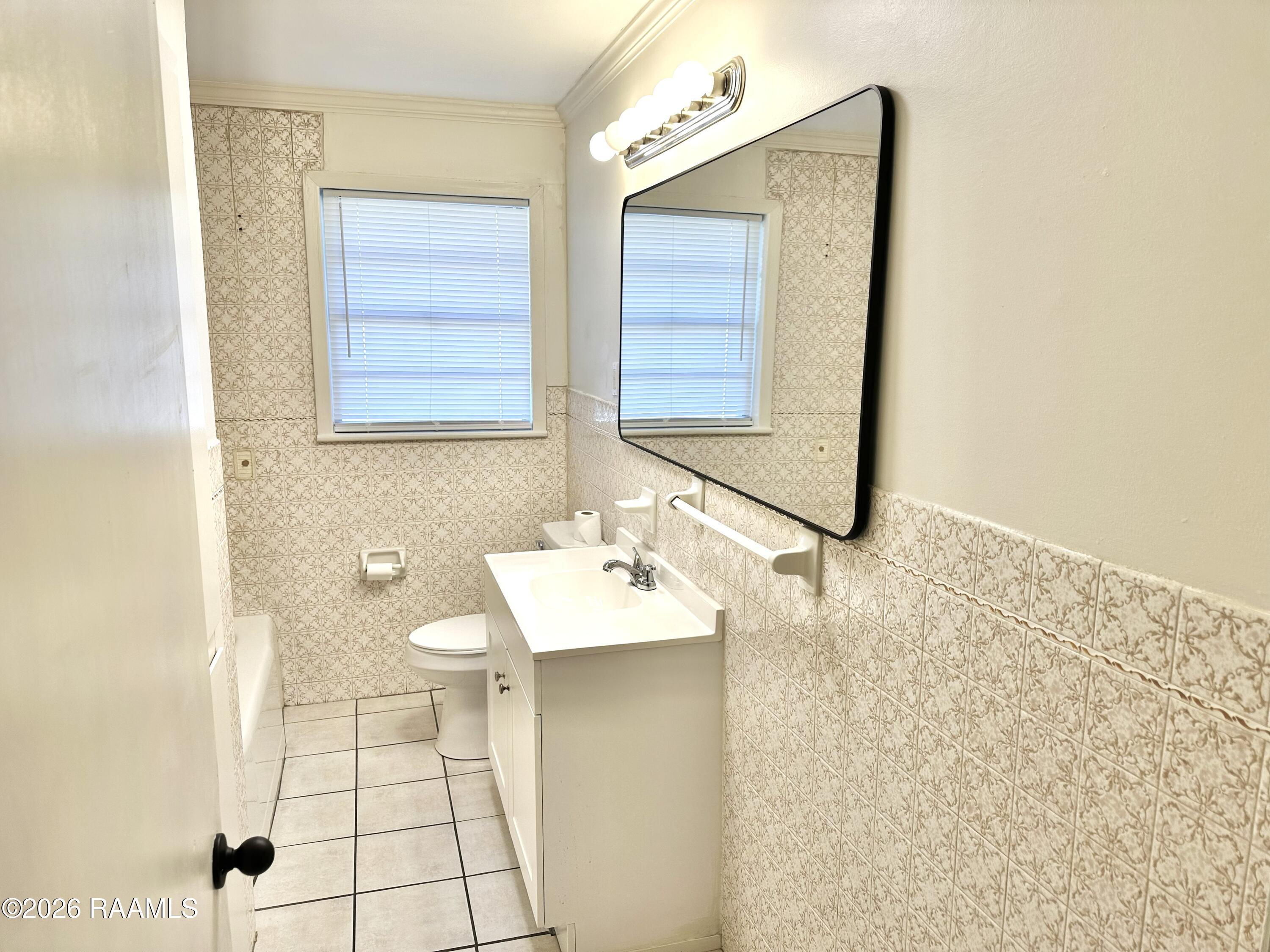 801 2nd, Unit A Rayne, LA 70578 - Photo 10 of 15 Bathroom