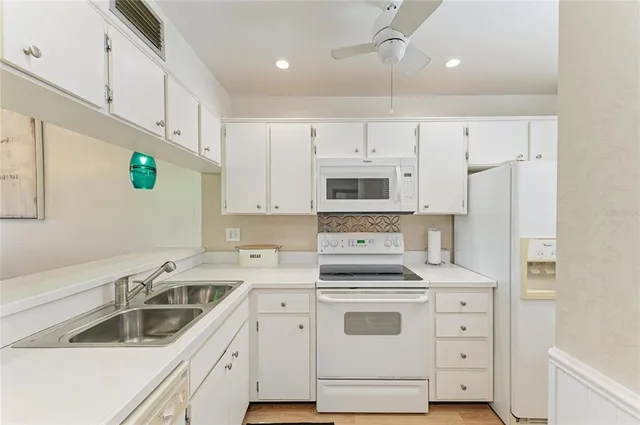 $199,000 | 408 Cerromar Circle South, Unit 335, Venice, FL 34293