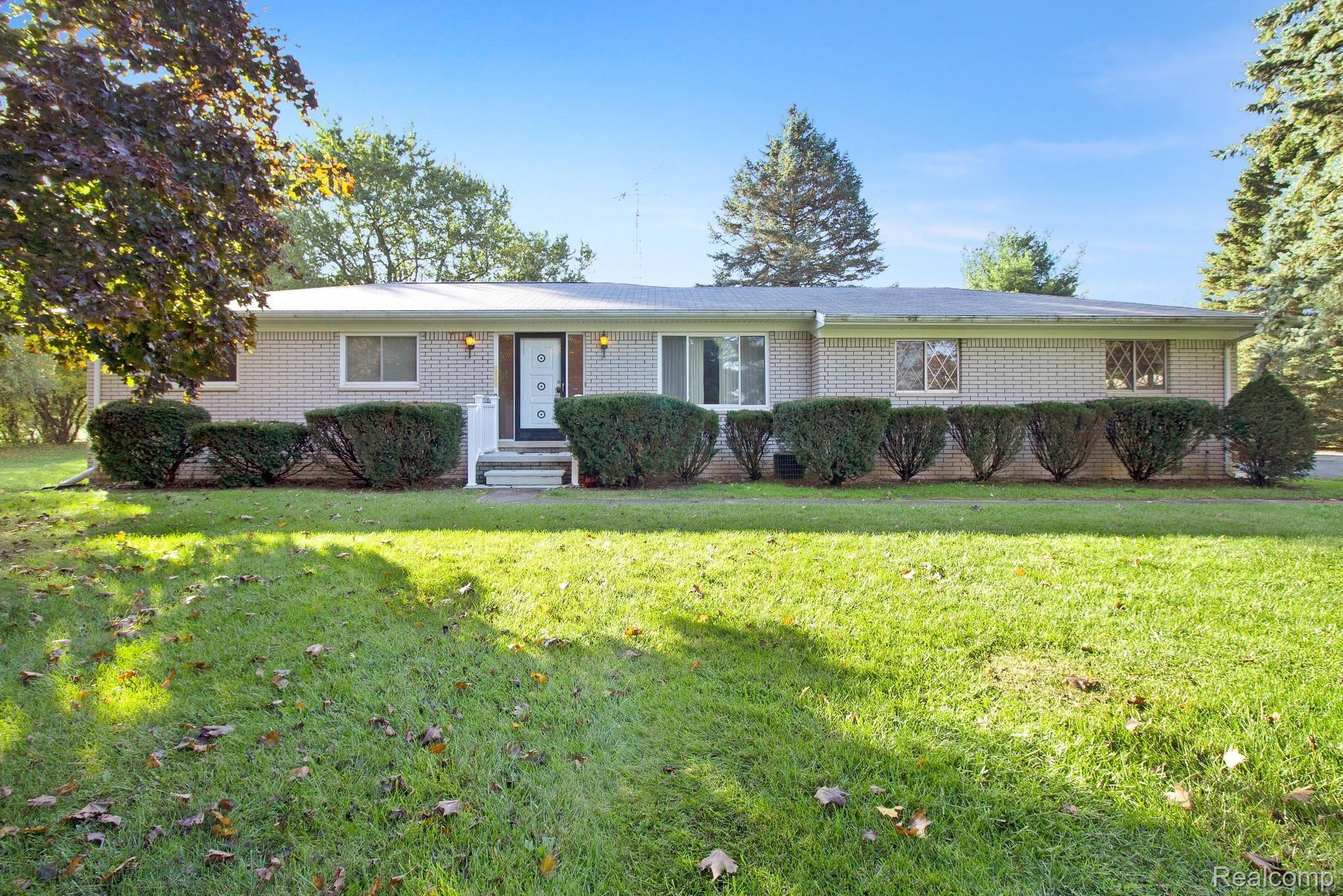 990 East Davis Road Howell, MI 48843 - Photo 1 of 23 IMG_1765.jpg