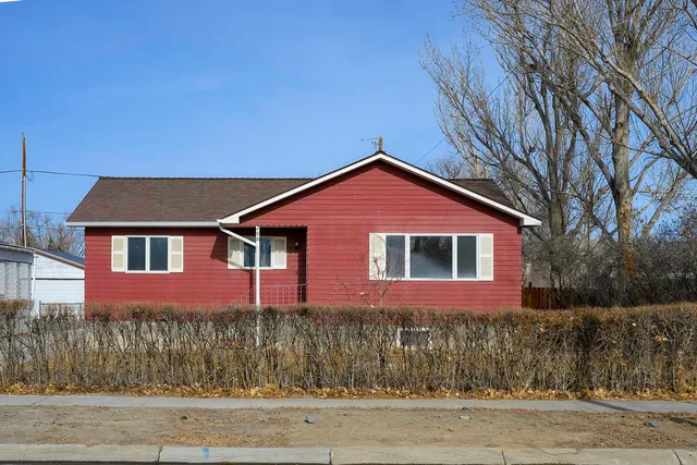 $205,000 | 208 4th Avenue North, Greybull, WY 82426