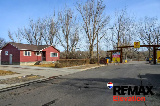 $205,000 | 208 4th Avenue North, Greybull, WY 82426