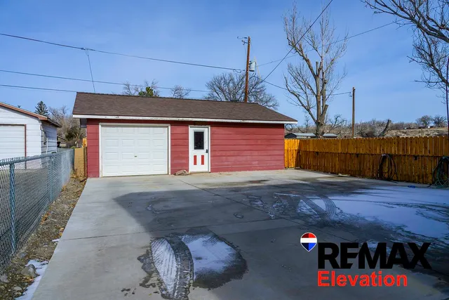 $205,000 | 208 4th Avenue North, Greybull, WY 82426