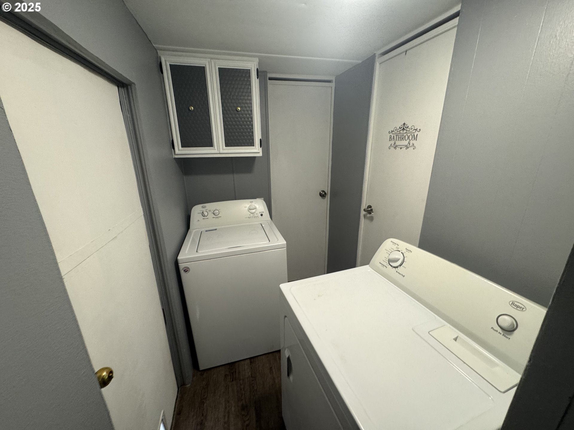 1215 Southwest 11th Street, Unit 112 Hermiston, OR 97838 - Photo 3 of 14 a utility room with dryer and washer