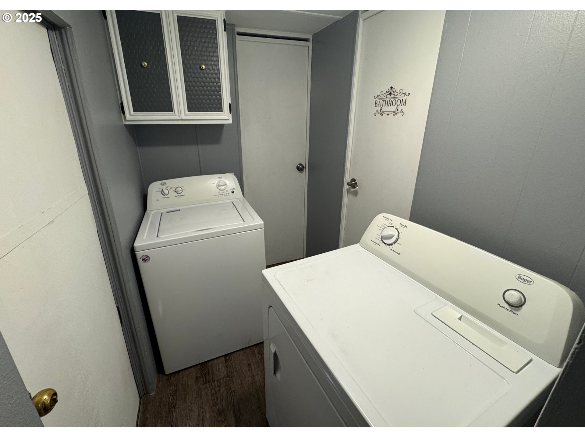 1215 Southwest 11th Street, Unit 112 Hermiston, OR 97838 - Photo 10 of 14 a utility room with dryer and washer