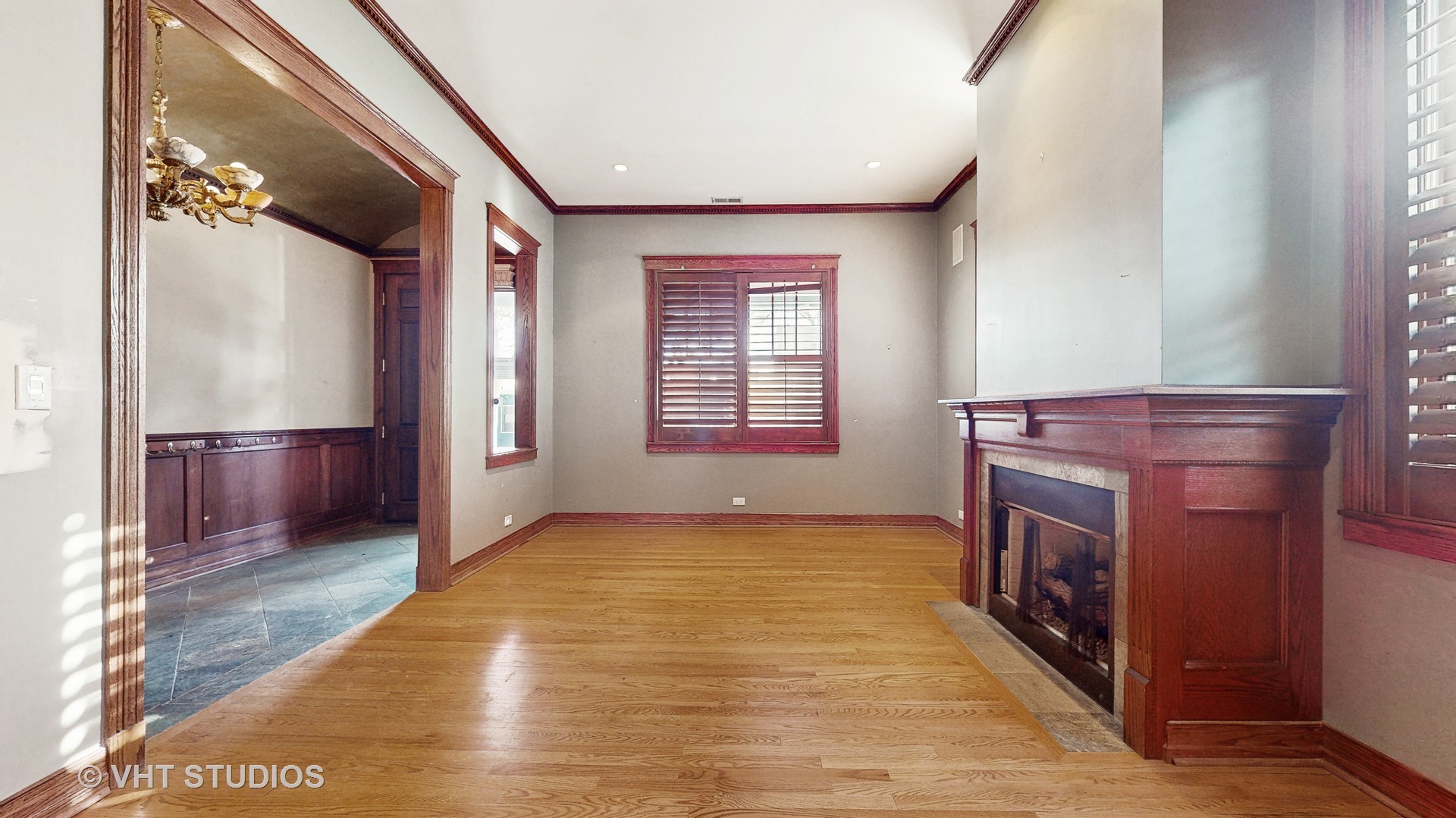3814 North Janssen Avenue Chicago, IL 60613 - Photo 15 of 56 a view of a livingroom with a fireplace