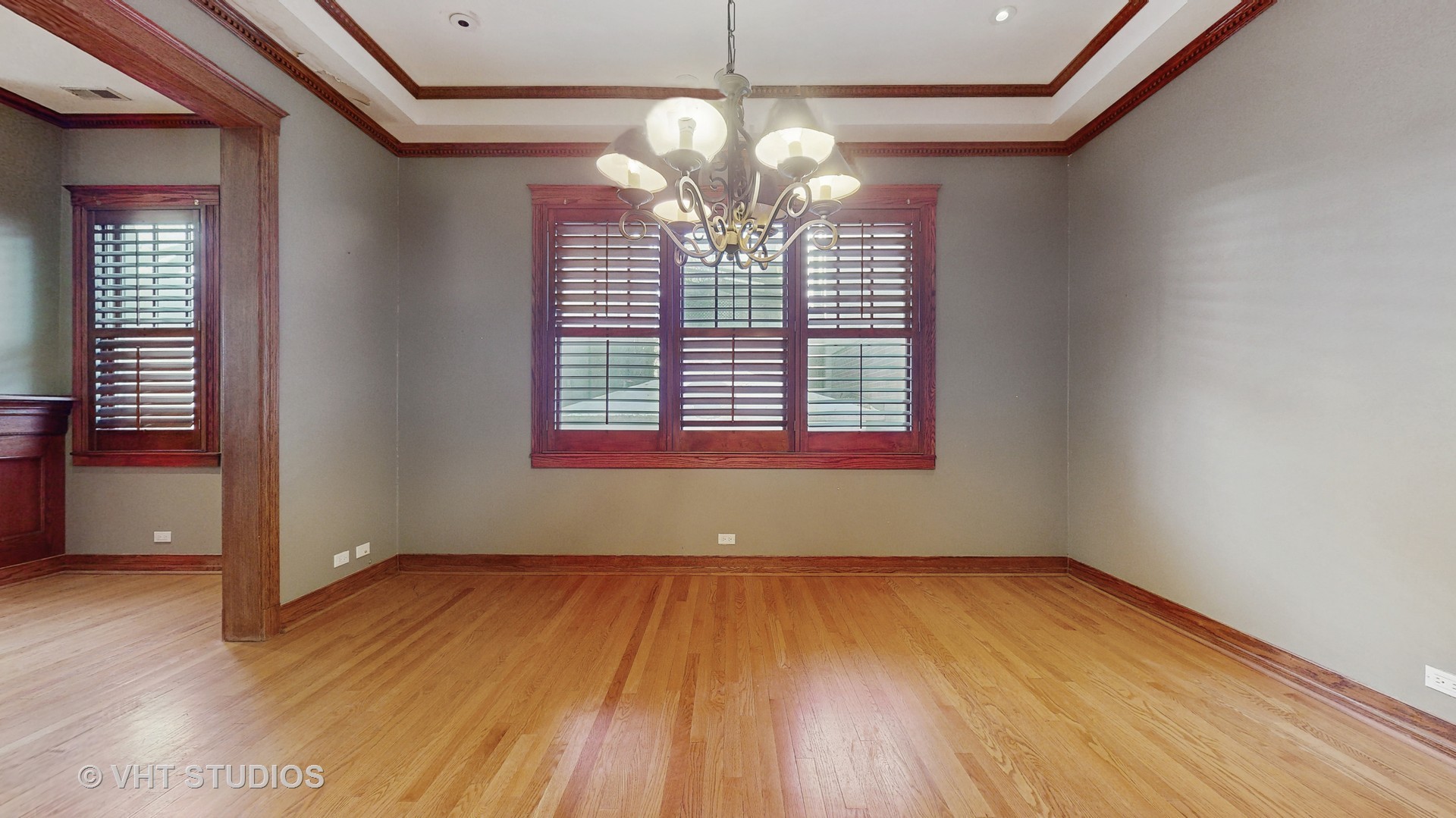 3814 North Janssen Avenue Chicago, IL 60613 - Photo 18 of 56 a view of empty room with wooden floor and fan