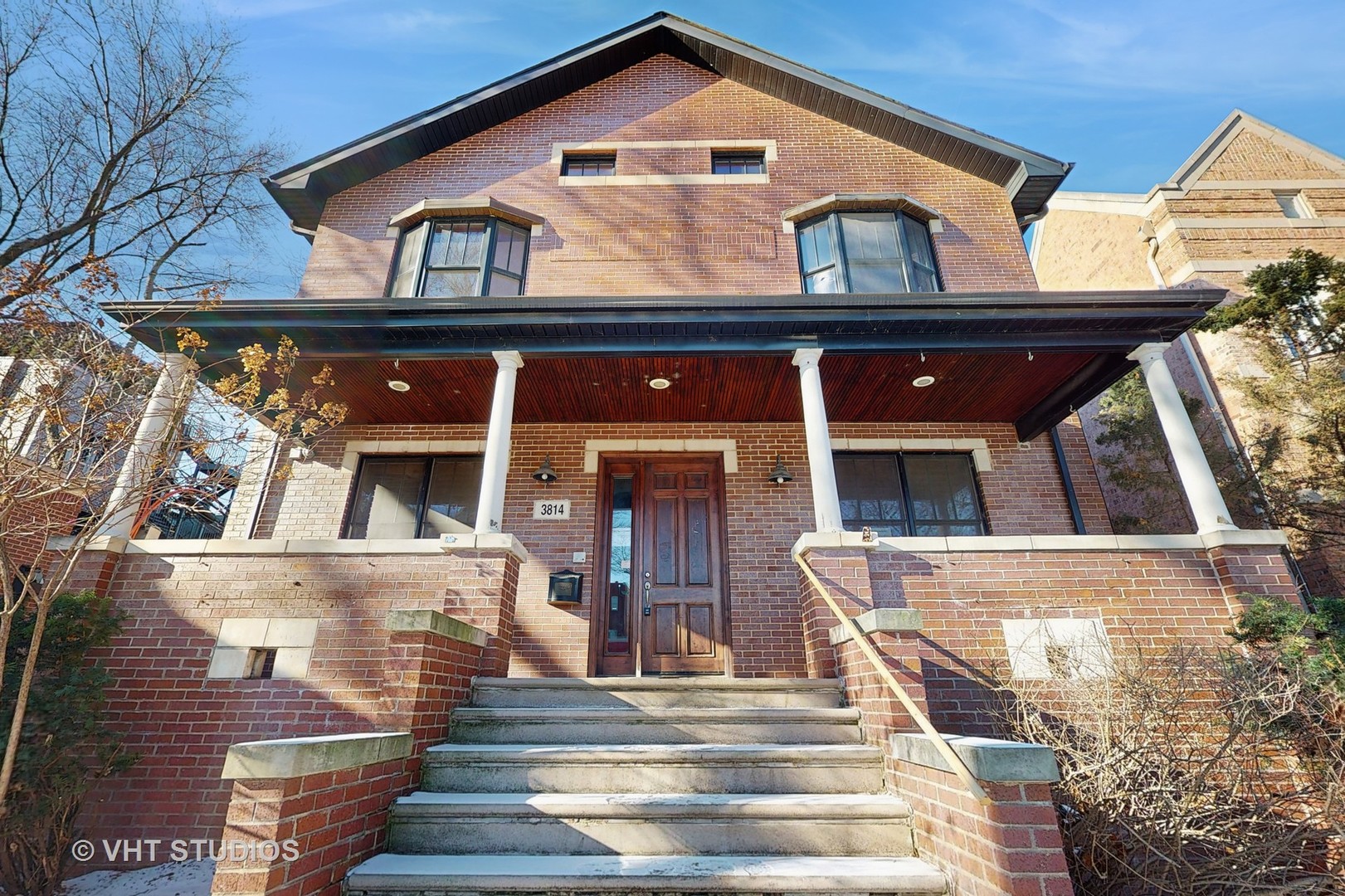 3814 North Janssen Avenue Chicago, IL 60613 - Photo 3 of 56 a front view of a house with a yard