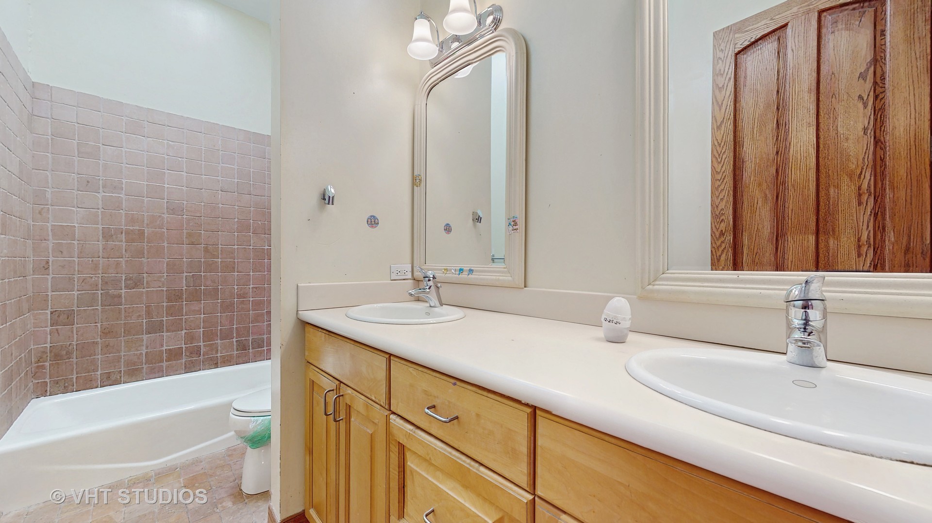3814 North Janssen Avenue Chicago, IL 60613 - Photo 37 of 56 a bathroom with a granite countertop sink and a bathtub