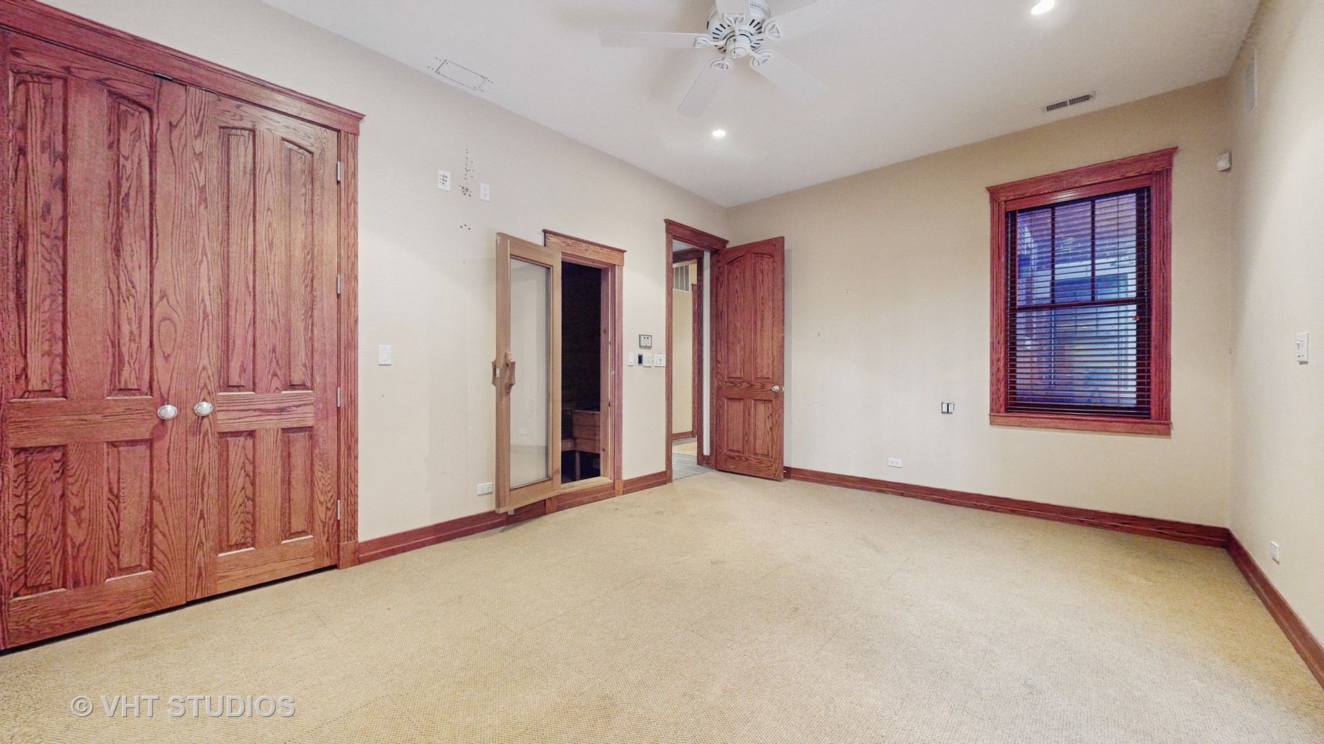 3814 North Janssen Avenue Chicago, IL 60613 - Photo 45 of 56 an empty room with windows