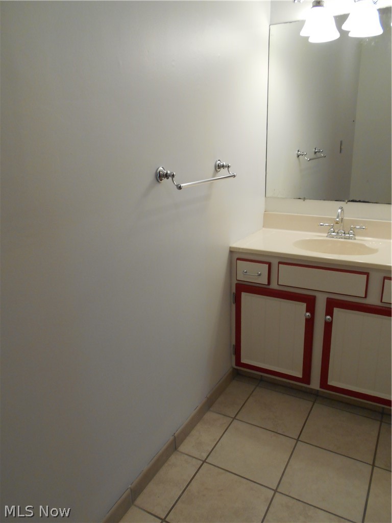 1821 Aberdeen Road Madison, OH 44057 - Photo 9 of 26 Main Floor Half Bath